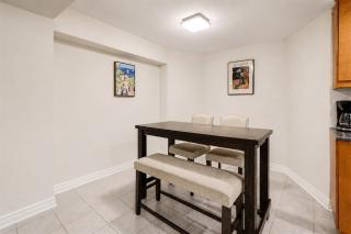 Lower-Level Classic House in Richmond Hill - 5