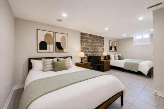 Lower-Level Classic House in Richmond Hill - 1