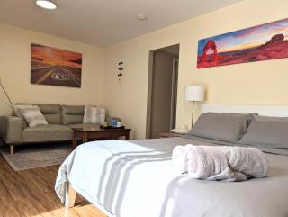 Independent Suite in Friendly Family Home, Convenient Location - 6