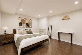 Lower-Level Classic House in Richmond Hill - 2