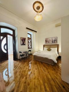 Deluxe Double Room Private En-Suite Nizami Street - 0