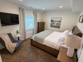 Lower Level Pickle ball Retreat 1600 Sq Ft - 7