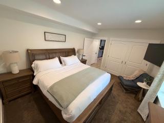 Lower Level Pickle ball Retreat 1600 Sq Ft - 6