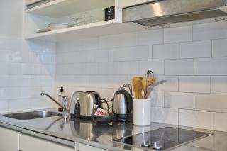 Cosy 1 Bed Apartment in Lighter Quay with Parking - 6