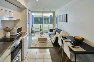 Cosy 1 Bed Apartment in Lighter Quay with Parking - 4