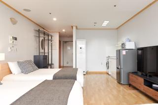 Hongdae Exit 9 Family Studio - 3