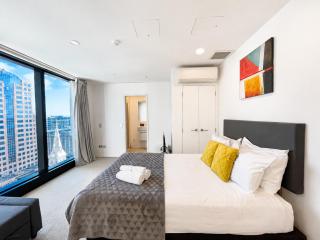 Spacious CBD Studio with AC and Skyline Window Views P141 - 2