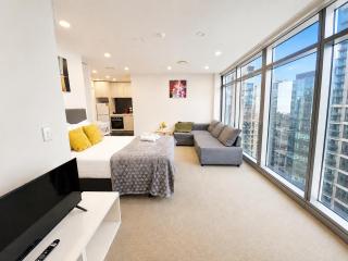 Spacious CBD Studio with AC and Skyline Window Views P141 - 9