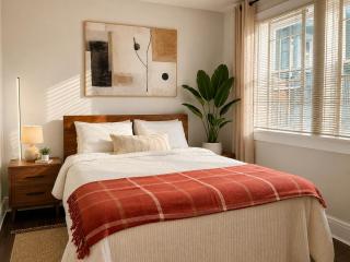 West End City Escape Modern 2 Bedroom - 4