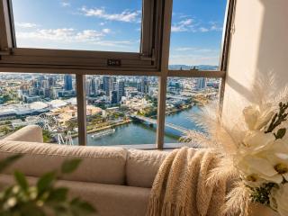 Crystal River - Lv 47 Luxe Skyhome on Casino, Queens Wharf Residence Collection - 4