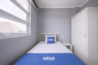 Rehat at The Karins Guest House - 8