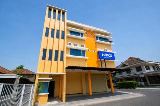 Rehat at The Karins Guest House - 3