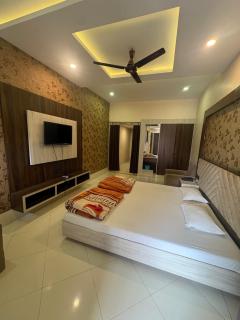 Hotel Rajhans - 1