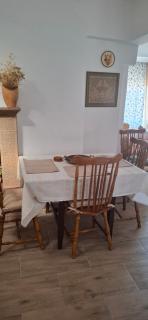 Gregory & Elenis House - 6