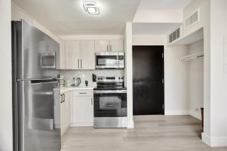 Cozy 2BR SoBe Pad Just a Block to the Beach 303 - 2