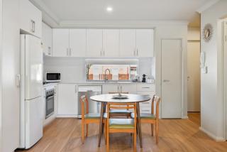 Designer Stay with Courtyard Bassendean near Swan Valley - 3