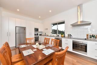 Kinloch Cottage Stunning Stay on Daisy Hill Vineyard - 4