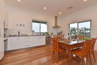 Kinloch Cottage Stunning Stay on Daisy Hill Vineyard - 3