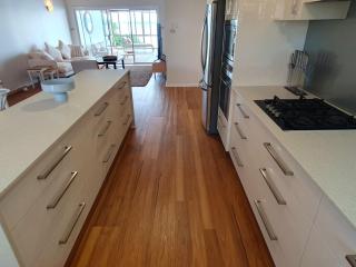 Kabine Waterfront Lakehouse in Sunshine - Summerland Point - 3