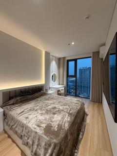 Luxury Ensuite with Beautiful City View of HP - 0