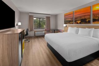 Days Inn by Wyndham Mankato - 2