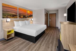 Days Inn by Wyndham Mankato - 1