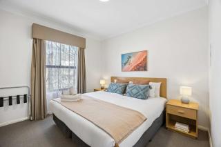 Urban Serenity 2 Bedroom Apt with Stunning Views - 4