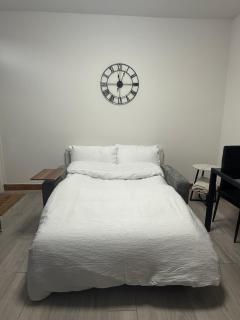 Brand New 1 Bed Apartment Free Parking Sleeps 4 Near Leeds City Centre First Direct Arena St James Hospital Leeds - 1