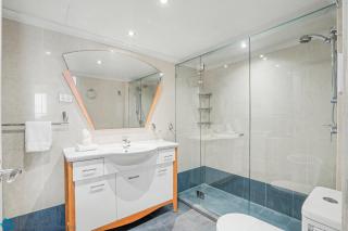 Peninsula Apartments Hosted by Gold Coast Holiday Stays - 2