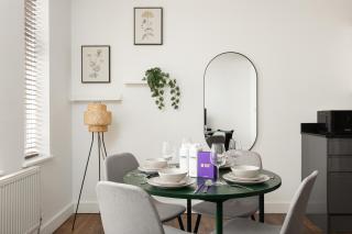 Delightful 2BR, 1 Min to Lower Sydenham - 1