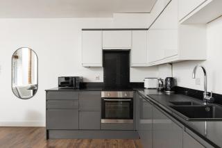 Delightful 2BR, 1 Min to Lower Sydenham - 5