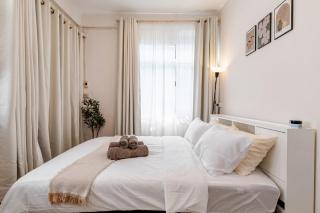 Private 6-Bedroom House for 12 Guests near BTS & Airport Rail Link - 0