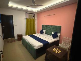 Hotel Anmol Height - Saket Metro - 5