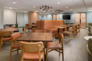 Hampton Inn by Hilton Philadelphia International Airport - 2