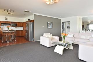 Baywatch Waterfront Lake Retreat with Private Jetty at Silverwater Lake Macqaurie - 1