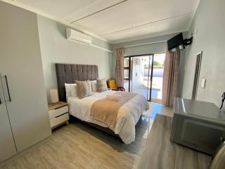 Swizzs Guest House - 8