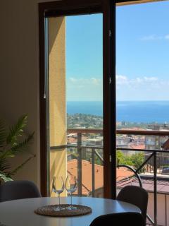 Large Luxury Holiday Apartment with Sea Views, Pool, Gym & Free Parking - 4