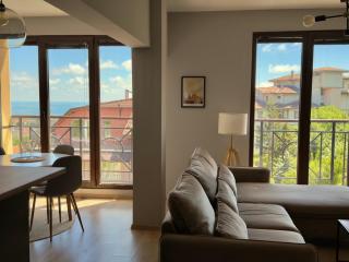 Large Luxury Holiday Apartment with Sea Views, Pool, Gym & Free Parking - 7