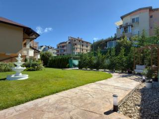 Large Luxury Holiday Apartment with Sea Views, Pool, Gym & Free Parking - 5