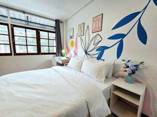 Cozy Living Sukhumvit 38 with Pool Table near BTS Thonglor - 3