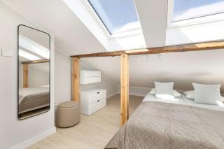 Klimatyzowany Apartament z 2 Sypialniami blisko Centrum by Noclegi Renters - 3