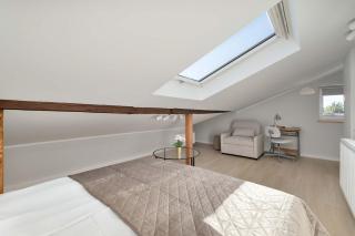 Klimatyzowany Apartament z 2 Sypialniami blisko Centrum by Noclegi Renters - 1