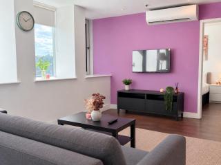 Cozy 2 Bed Flat, 1 Min from Tube, Sleep 6, BP3 - 9