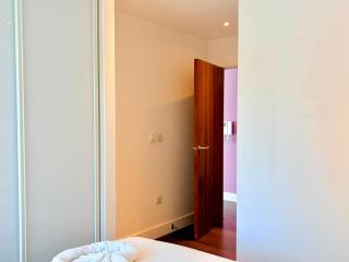 Cozy 2 Bed Flat, 1 Min from Tube, Sleep 6, BP3 - 7