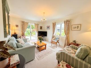 Dog friendly peaceful Dorset escape for 2 - 3