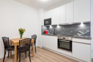 5th District Apt 4 people 12 min to City Center - 6