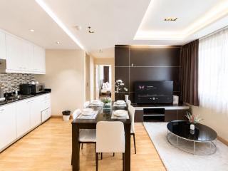 Large 6 Pax Bedroom with 3 Beds and Balcony next to Nana BTS - 3