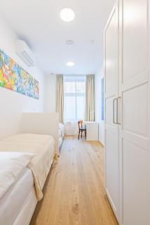 Sleeps 10 4BR AC Walk to Naschmarkt - 4