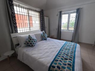 La Vista Ocean - Calm Coastal Villa on ECR - 4 BR Private Stay - 6