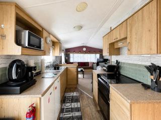 8 Berth Caravan With Side Decking At Harts Holiday Park In Kent Ref 74283Fv - 6